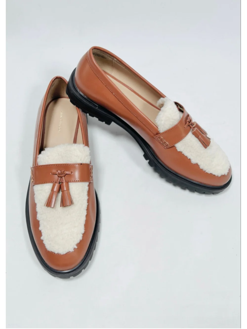 New Ann Taylor Loafers Size 8.5 Tan Brown l White Faux Fur Tassel Shoes